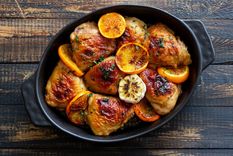 Esta receta es tan versátil que puede prepararse con pollo al horno, salteado o incluso en air fryer, sin perder sabor.