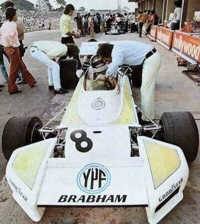 Carlos Reutemann obtuvo su primer triunfo en la Fórmula 1 en el Gran Premio de Brasil de 1972. Carlos Reutemann obtuvo su primer triunfo en la Fórmula 1 en el Gran Premio de Brasil de 1972.