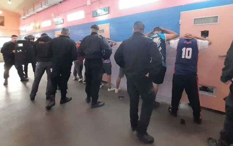 Parte del histórico operativo para desbaratar a una red de explotación sexual. Foto: X