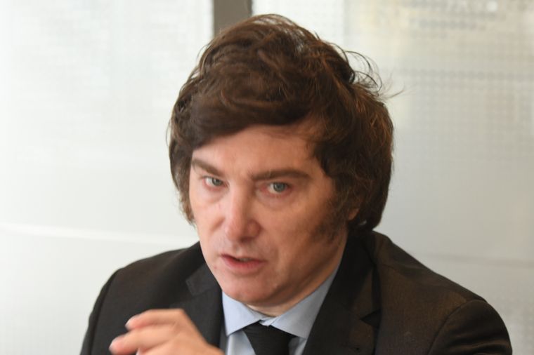 El presidente de los diputados del bloque de Javier Milei afirmó que se modificará el artículo que penalizaba la reunión de tres o más personas en la calle sin autorización Foto: ALF PONCE MERCADO / MDZ