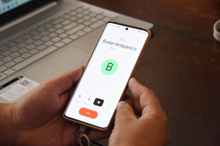 Guaymallén anunció un botón de pánico para adultos mayores dentro del sistema de Alarmas Comunitarias. Guaymallén anunció un botón de pánico para adultos mayores dentro del sistema de Alarmas Comunitarias.
