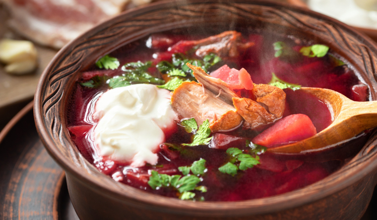 Descubre el arte de cocinar borschtucraniano en tu cocina Foto: Shutterstock