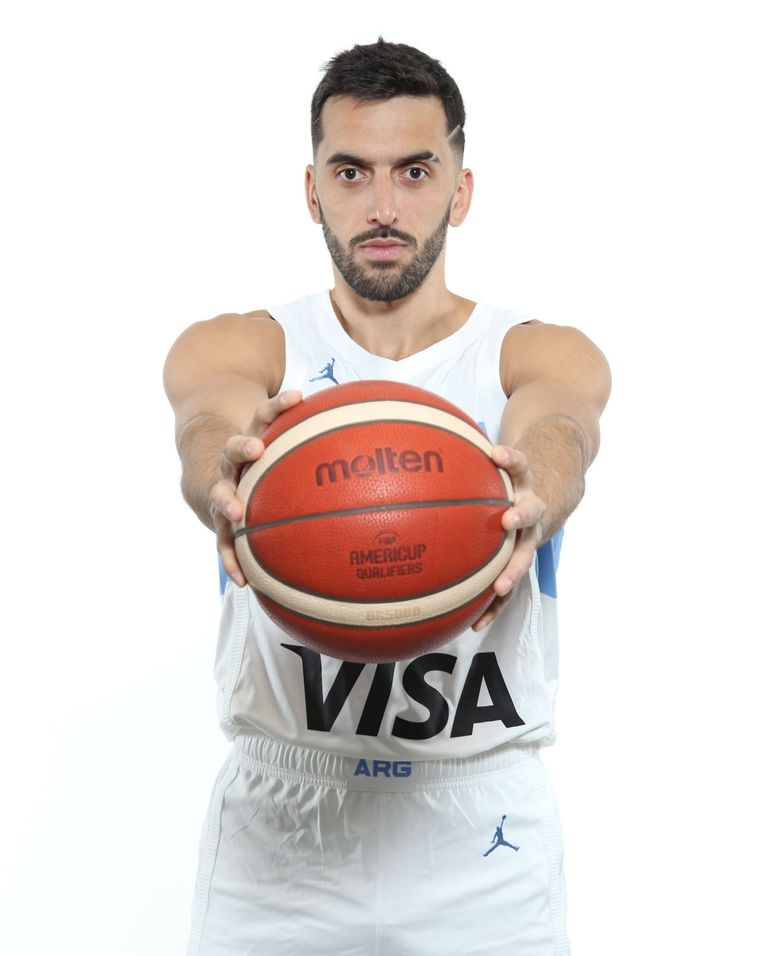Facundo Campazzo, en la sesión de fotos del seleccionado argentino de básquet. Foto: CAB