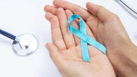 AEl cáncer de próstata causa más de 3.500 muertes al año. AEl cáncer de próstata causa más de 3.500 muertes al año.