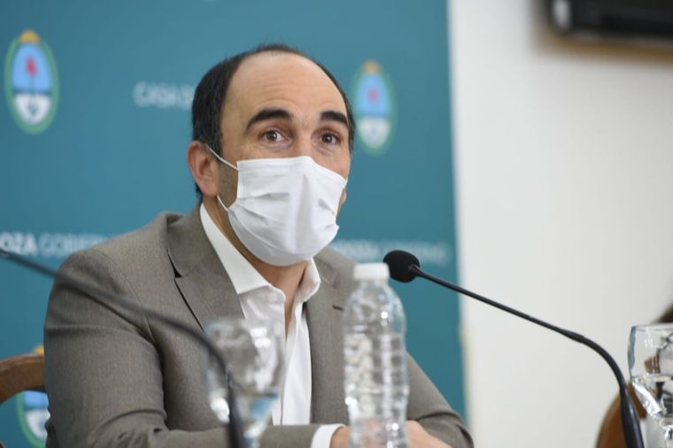 Thomas en conferencia de prensa. Foto: Gobierno de Mendoza