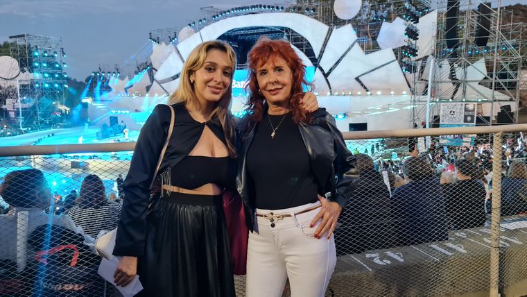 Fernanda y Sara. Fernanda y Sara.