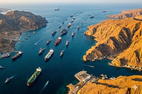 Vista cinematográfica de Ormuz, clave en la Guerra de Irán, generada con IA. Vista cinematográfica de Ormuz, clave en la Guerra de Irán, generada con IA.