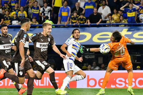 Boca no pudo romper el cero ante Platense en la Bombonera.