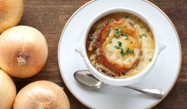 Receta de sopa de cebolla gratinada: cocina con sabor y estilo Foto: Shutterstock
