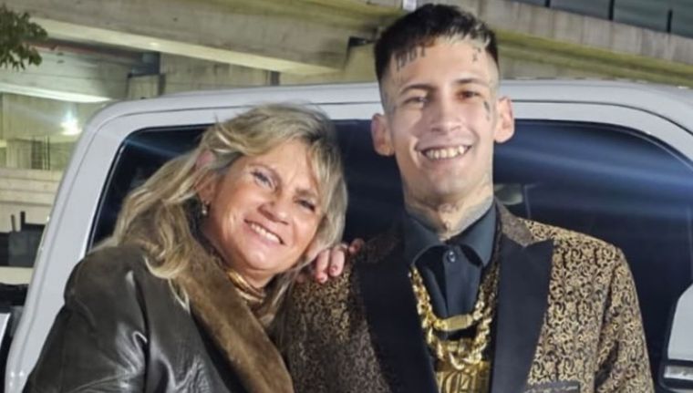 Cómo es el nuevo look de la madre de L-Gante. Foto: Instagram: @clauvalenzuela.ok