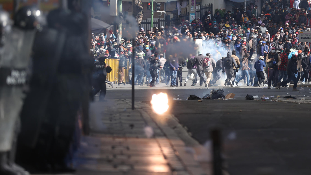 El Gobierno de Bolivia admitió que murió un manifestante por la represión en medio de las protestas masivas