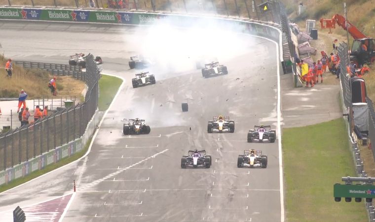 Max Verstappen protagonizó el accidente durante la segunda vuelta del Gran Premio de Países Bajos.