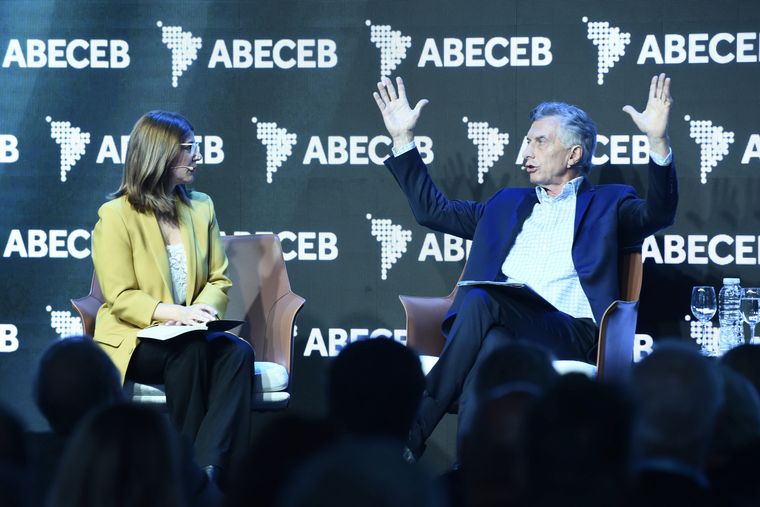 Mauricio Macri en el foro de ABECEB. Mauricio Macri en el foro de ABECEB.