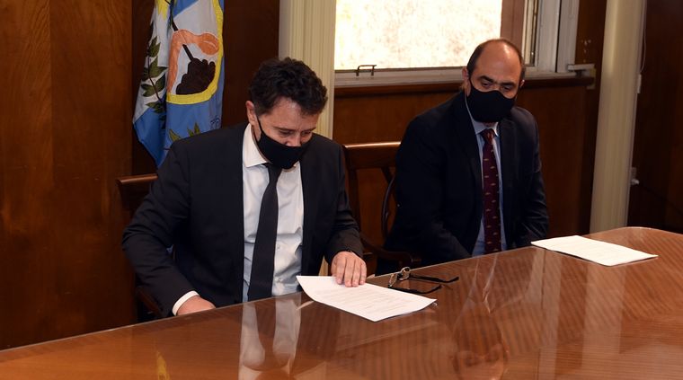 Omar Palermo, junto al ministro Mario Adaro. Foto: ALF PONCE / MDZ