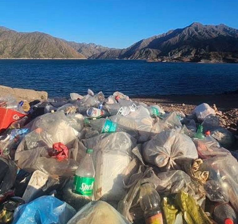 Una lectora de MDZ denunció montañas de basura en Potrerillos. Una lectora de MDZ denunció montañas de basura en Potrerillos.