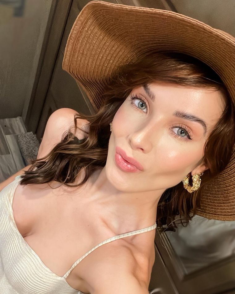 Kimberly Dos Ramos es parte de la telenovela Vuelve a mí que se estrenó esta semana Foto: Instagram/Kimberly Dos Ramos