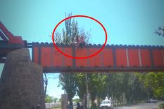 pase y mire: una joven quiso tirarse de un puente en maipu