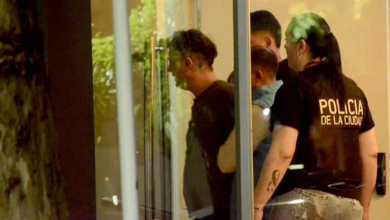 Leandro García Gómez fue detenido por la Policía de la Ciudad de Buenos Aires. Leandro García Gómez fue detenido por la Policía de la Ciudad de Buenos Aires.