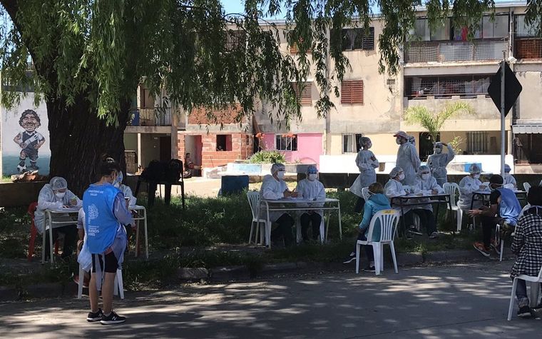 Los casos siguen bajando en Provincia de Buenos Aires. Foto: Telam