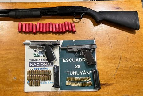 Tres individuos trasladaban armas y municiones hacia Tunuyán y fueron detenidos Foto: NA