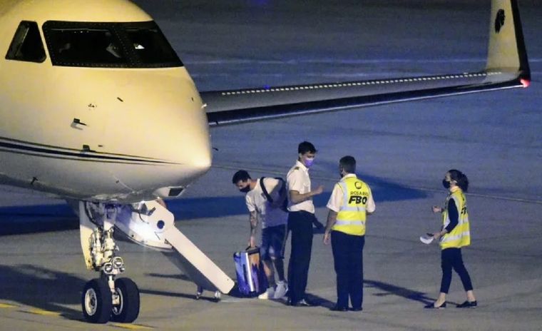 Messi y su familia viajan a París. Foto: Captura