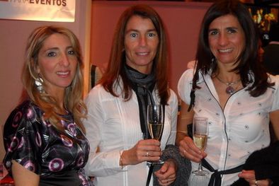 MDZol | Romina Schvartzman -mentora del show room- junto a dos amigas que siempre la acompañan: Claudia Hernández y Erica Vallesi. Foto: Federico Croce / MDZ