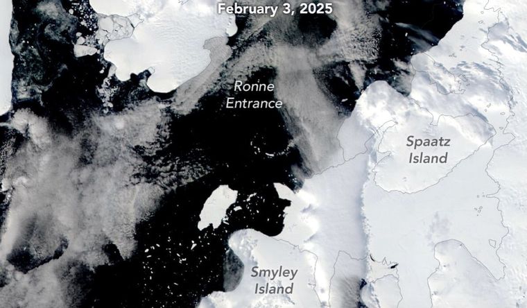 Iceberg A-84 en el centro de la imagen. Foto: Dpa.