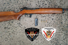 El arma con la que el vecino hirió al joven en Rosario.