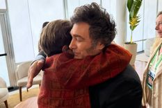 El abrazo del presidente Javier Milei a la titular del FMI, Kristalina Georgieva, durante la cumbre de líderes del G20 de Río de Janeiro. Foto: Prensa Presidencia