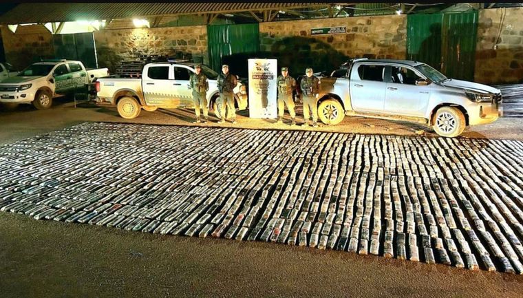 La Gendarmería Nacional incautó 800 kilos de hojas de coca en la provincia de Jujuy, cerca de la frontera con Bolivia. Foto: Noticias Argentinas