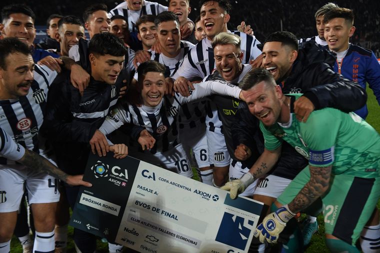 Talleres eliminó a River y sus hinchas le dedicaron una particular canción Foto: Télam