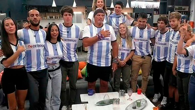 Uno de los integrantes de Gran Hermano fue cuestionado por sus compañeros y en las redes durante el debut de Argentina en Qatar.