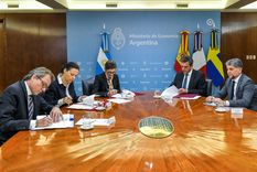 El acuerdo global con el Club de París se firmó a fines de octubre pasado, pero quedaba por resolver los detalles y cronograma de pago con cada país y firmar los documentos. Foto: Prensa Ministerio de Economía