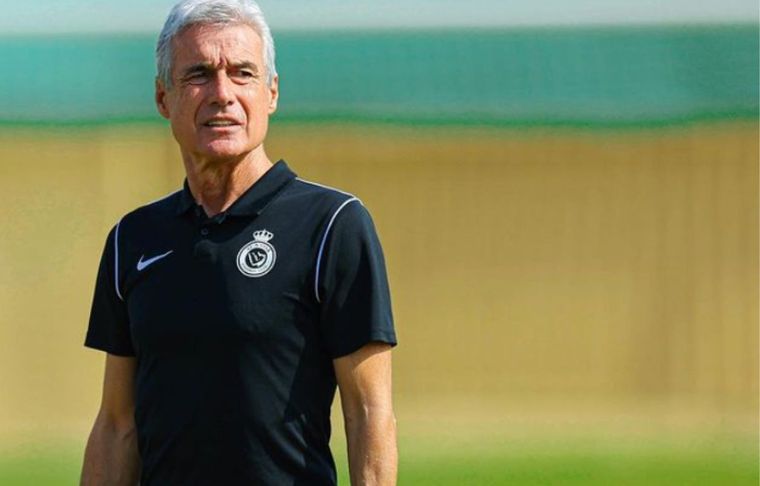 Luis Castro, entrenador del Al-Nassr, no terminó conforme pese a la victoria de su equipo Foto: @alnassr