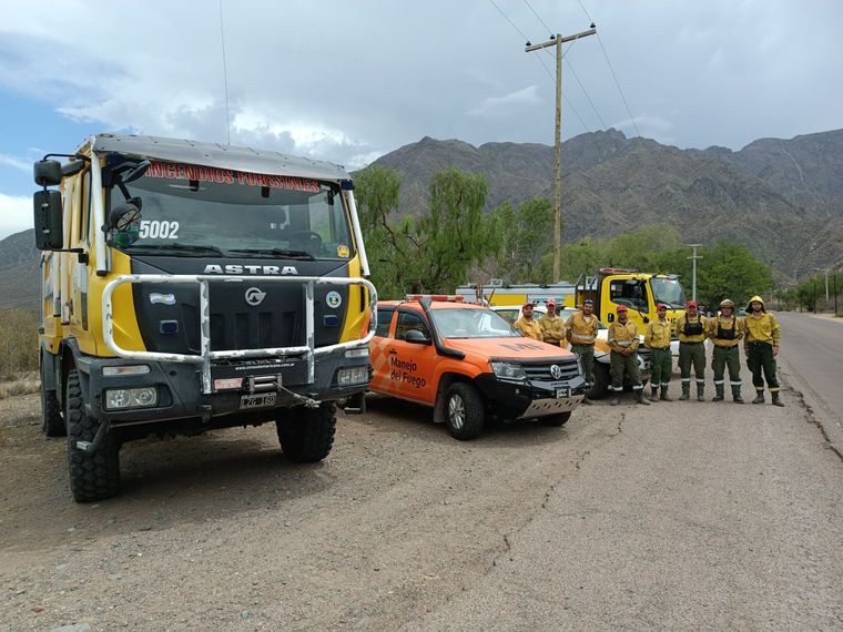 Brigadistas y equipamiento que Mendoza le ofreció a Chile para combatir los incendios. Foto: Prensa Gobierno de Mendoza