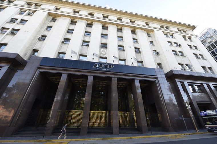 La AFIP adelantó el vencimiento de tres impuestos. Foto: Juan Mateo Aberastain Zubimendi