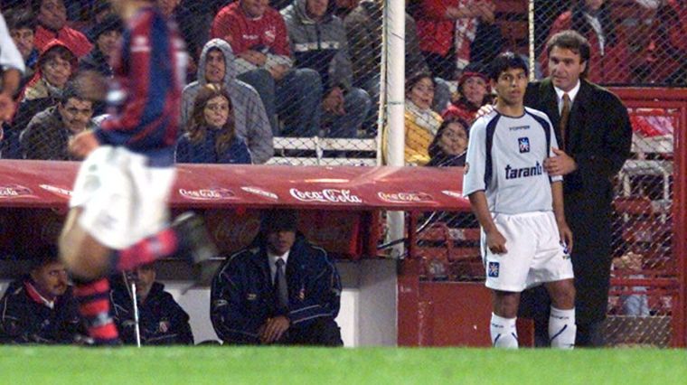 El Kun tenía 15 años, un mes y tres días cuando debutó. Foto: Télam
