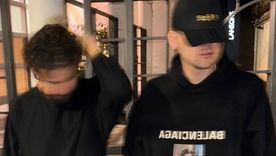 Bizarrap y la foto impresa en el buzo en la que aparece Ezequiel Ponce. Bizarrap y la foto impresa en el buzo en la que aparece Ezequiel Ponce.