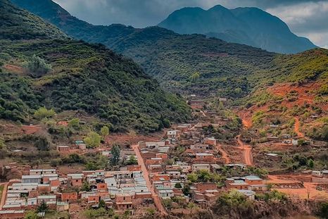 Valle Colorado es un pueblo de Jujuy rodeado por montañas, ríos y caminos que conducen hacia las Yungas.