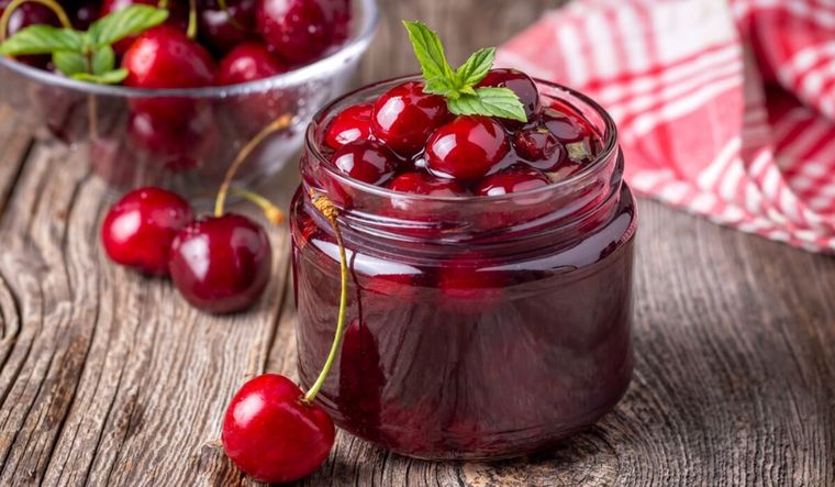 Mermelada de cerezas asera para tostadas y postres Foto: Shutterstock