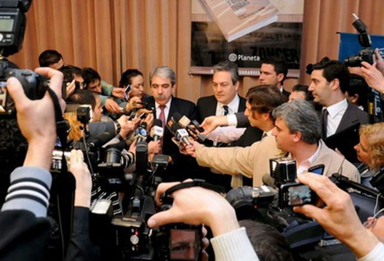 Aníbal en una de las presentaciones como la de hoy. Foto: Anibalfernandez.com.ar