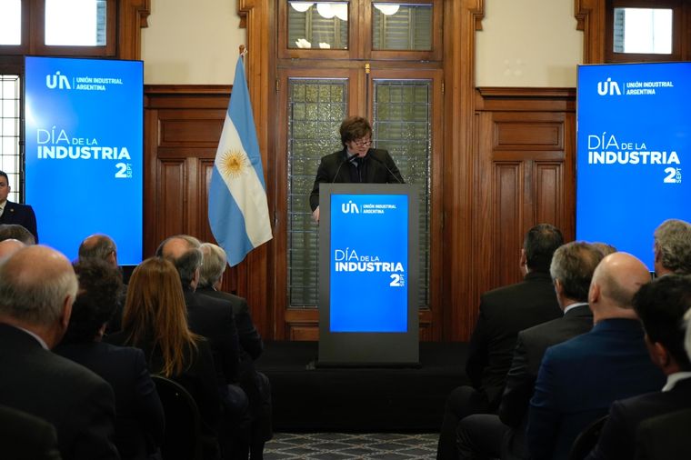 Javier Milei en pleno discurso ante los empresarios. Foto: UIA