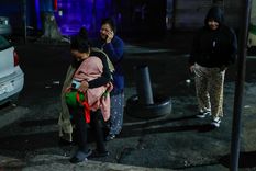 Muchas personas desalojaron sus viviendas por precaución durante el sismo Foto: EFE