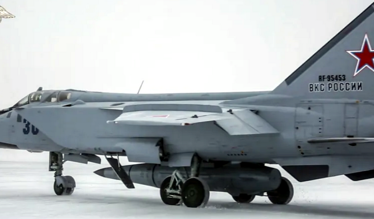 misil hipersónico Kinzhal Un caza portando un misil hipersónico Kinzhal, de Rusia. Foto: Afp.
