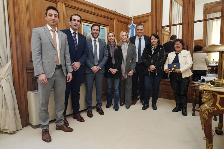 Senadores se reunieron con Karina Milei y Manuel Adorni