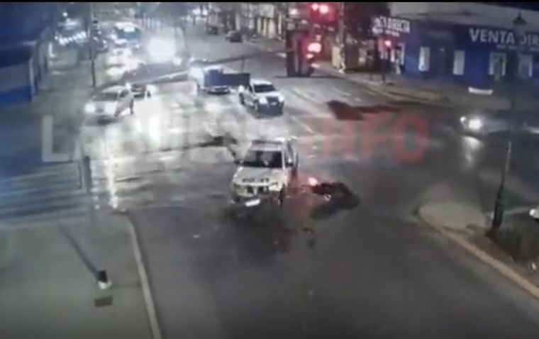 El accidente quedó captado por las cámaras de seguridad Foto: La Buena Info