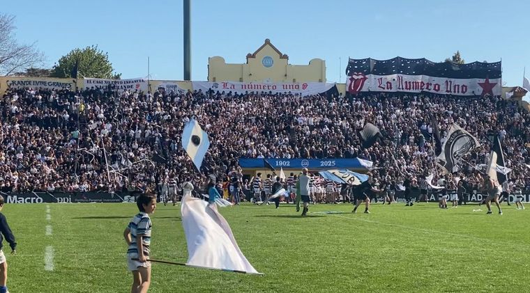 Una vez finalizado el partido, los hinchas se agarraron a las piñas.&nbsp;&nbsp;
