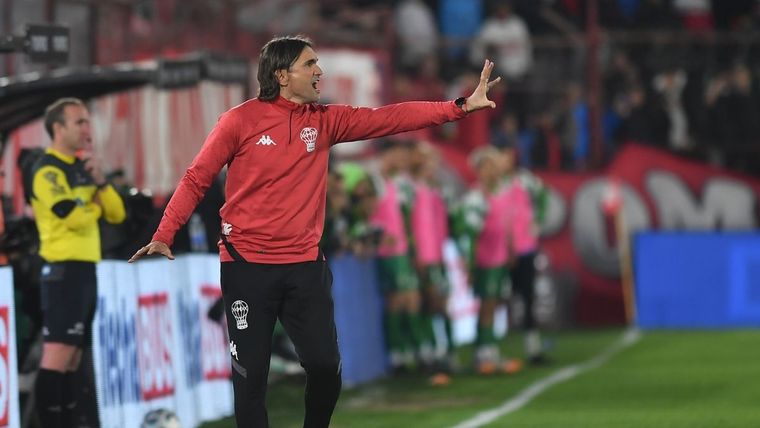 El entrenador se despidió de los futbolistas del Globo a través de un audio de WhtsApp Foto: Télam