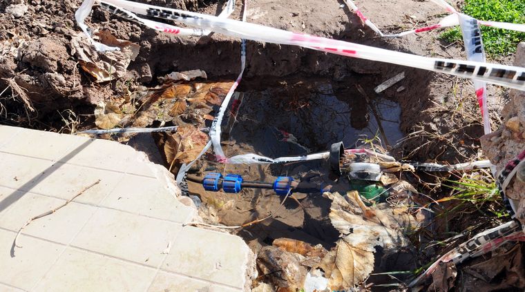 El pozo está desde el mes de marzo y se pierden miles de litros de agua potable por día Foto: ALF PONCE MERCADO / MDZ