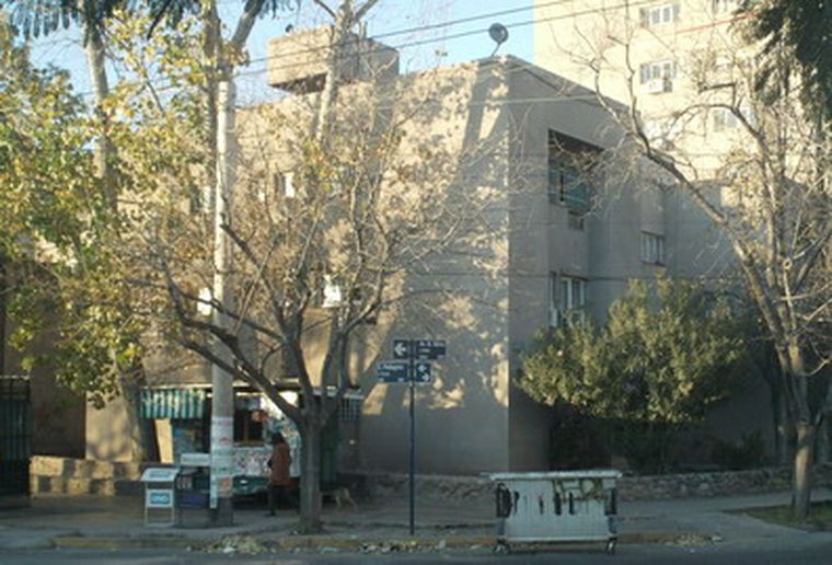 El atraco ocurrió en el monoblock Nº 3.